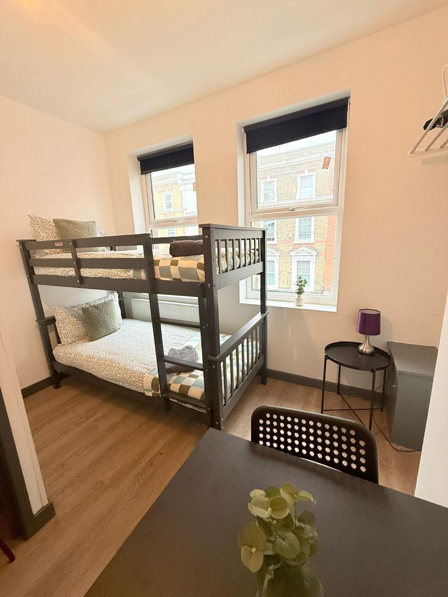 Cozy Guest Two Bedroom Flat Gasthof London