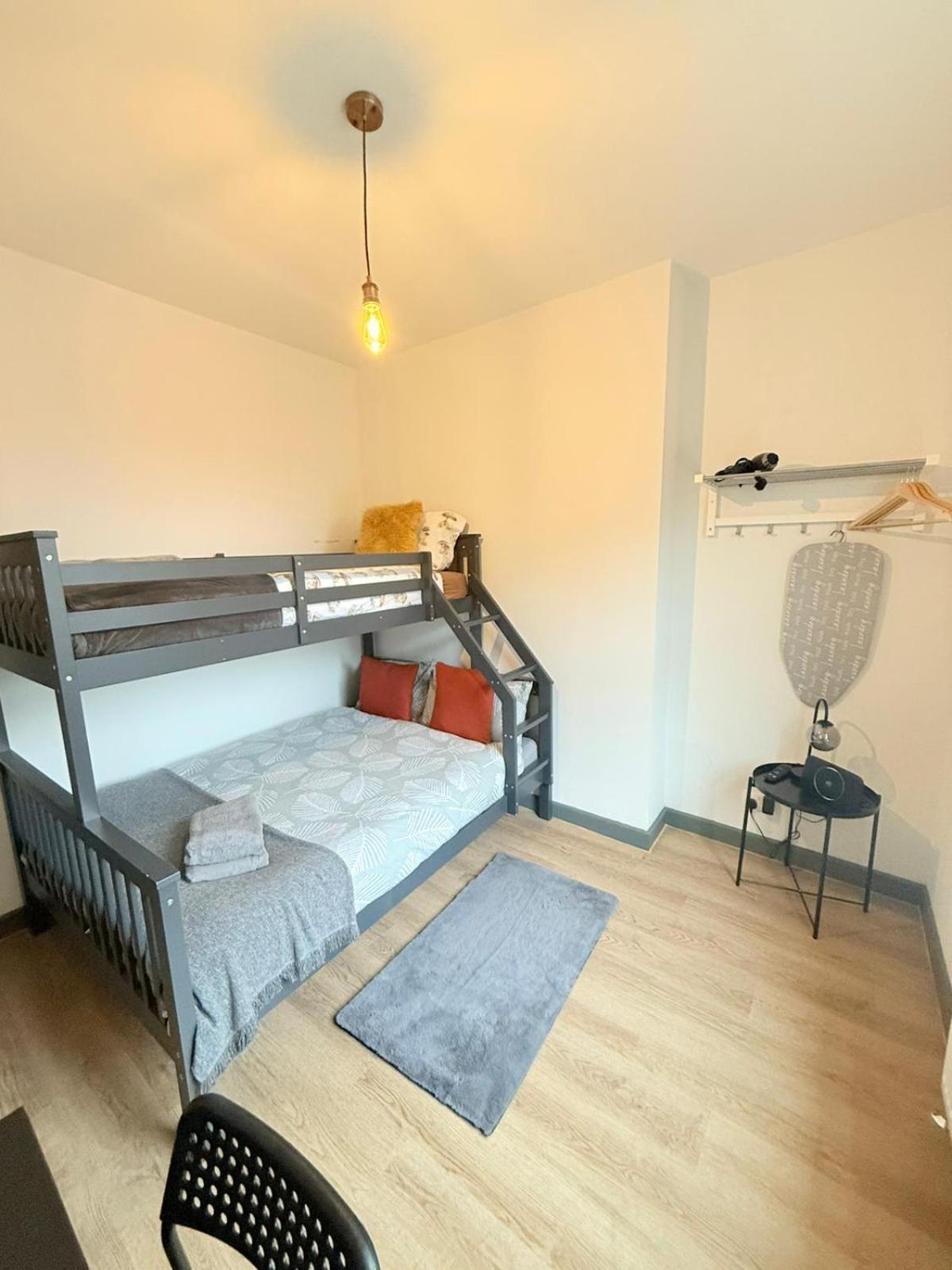 Cozy Guest Two Bedroom Flat Gasthof *