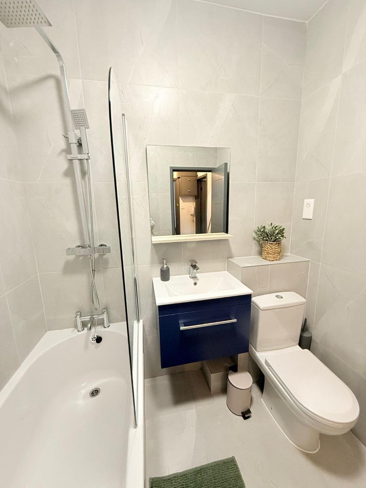 Gasthof Cozy Guest Two Bedroom Flat *