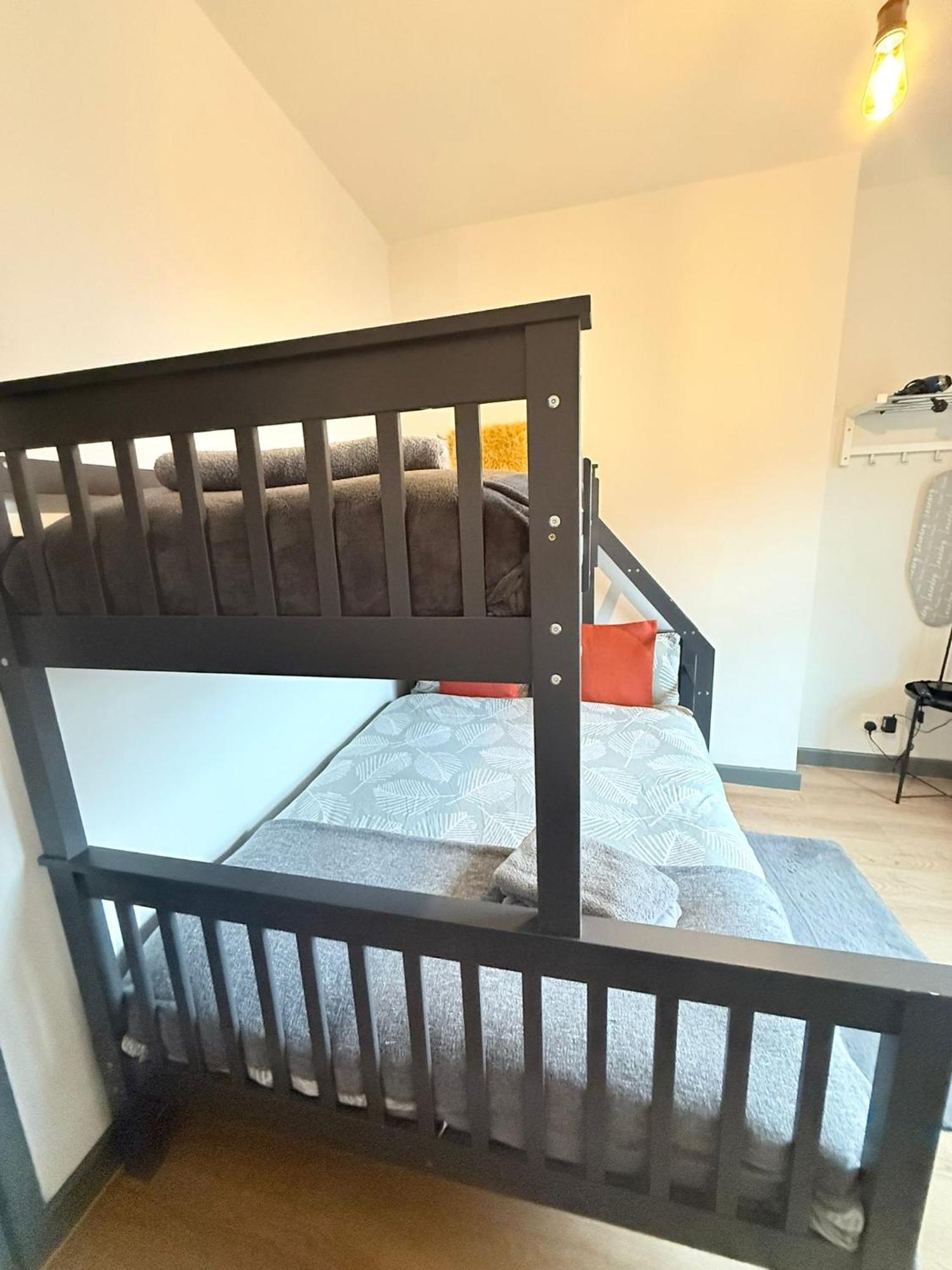Gasthof Cozy Guest Two Bedroom Flat London
